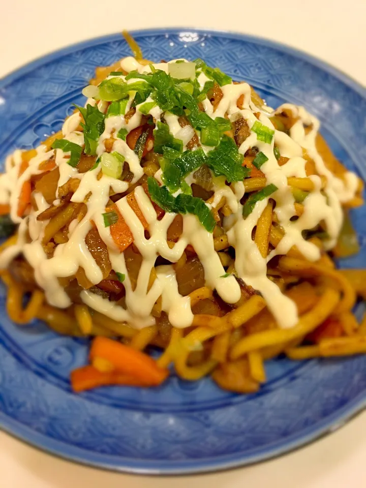 カップ焼きそばが食べたくて… 
でも手作りの方が😉

太麺使用で食べ応えありで満足✨
マヨネーズは、カロリーハーフで（笑）|さちさん