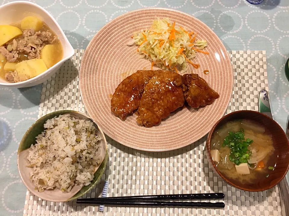 トンテキ定食、梅とジャコの炊き込み御飯、お野菜たっぷりお味噌汁、塩肉じゃが|amiさん