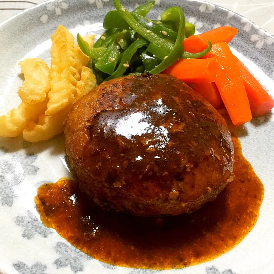 ふっくら煮込みハンバーグ
お弁当用によけたのも食べちゃうほど、チビに大好評😁|tabyさん