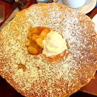 Huge Apple cinnamon pancakes!! 😋😋😋|Emilyさん