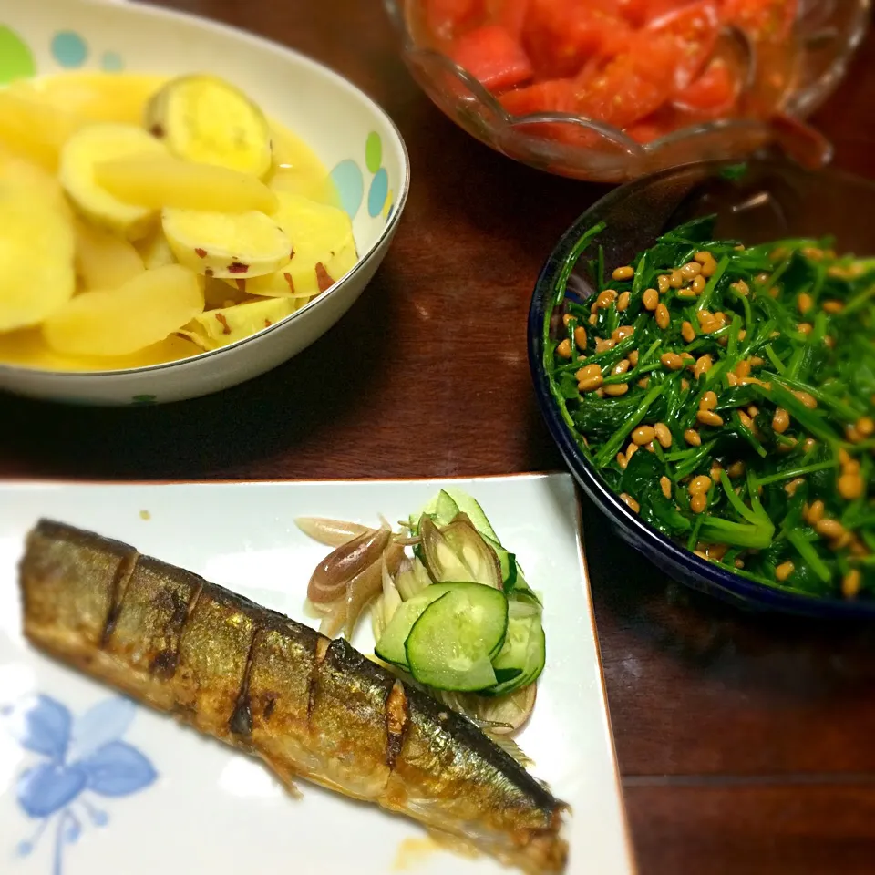 実家ご飯*田舎ご飯*母ご飯
✱秋刀魚
✱ほうれん草納豆
✱トマトの三杯酢
✱サツマイモとリンゴのバター煮|みにゃんさん