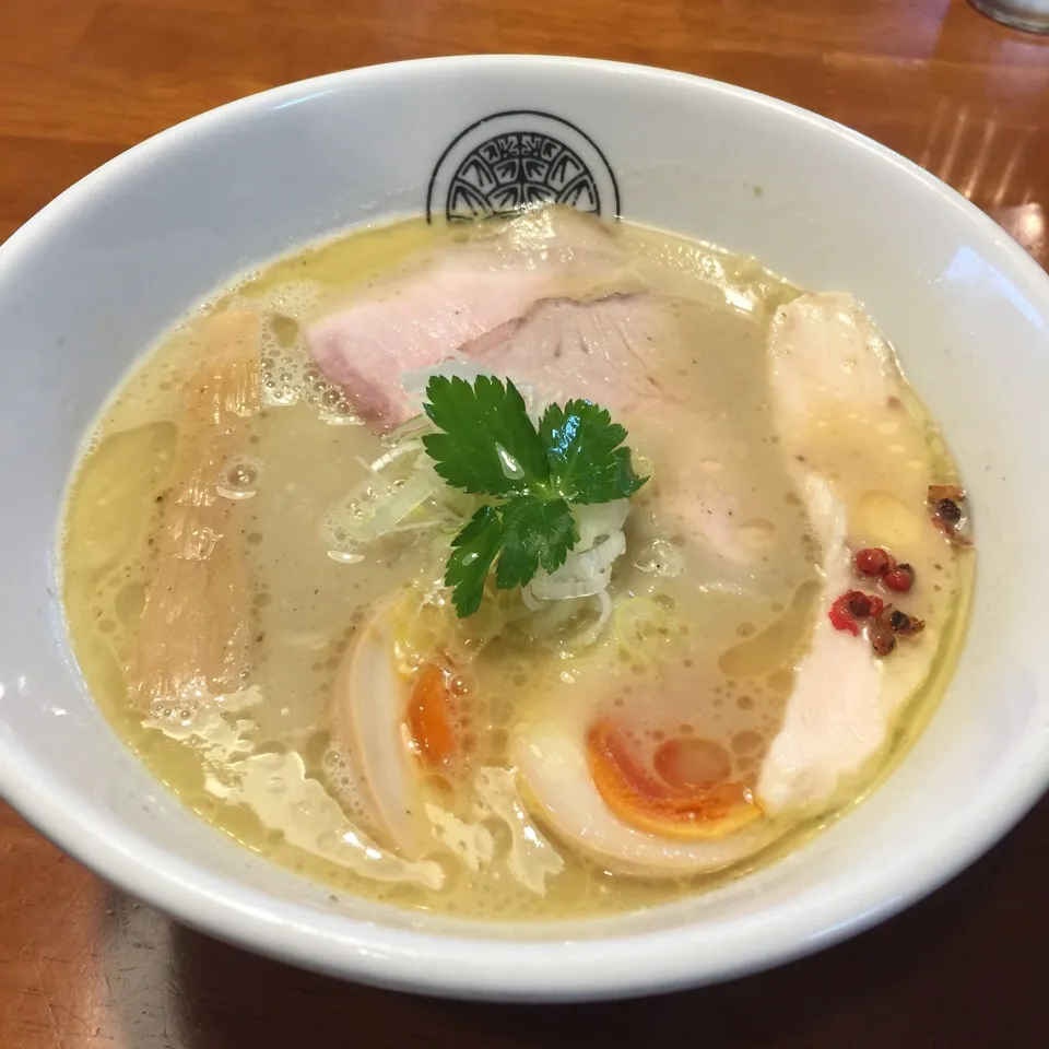 鶏白湯ラーメン|愛ペガさん