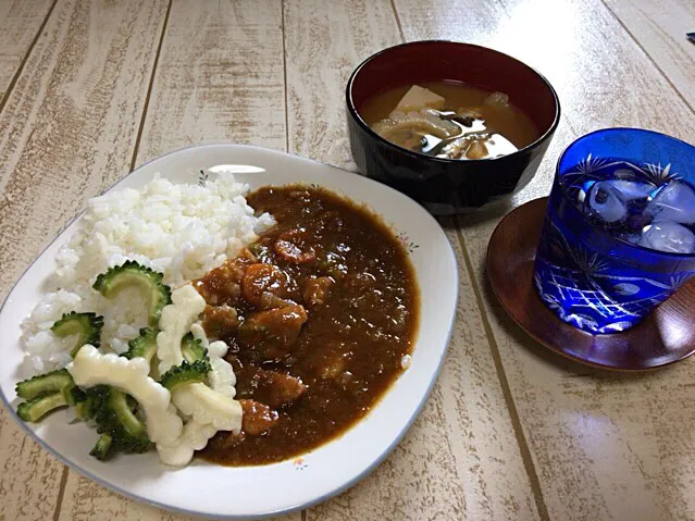 今日の男飯(⌒-⌒; )たっぷり煮込みましたカレーwithピクルスand味噌汁♫|ひーちゃんさん