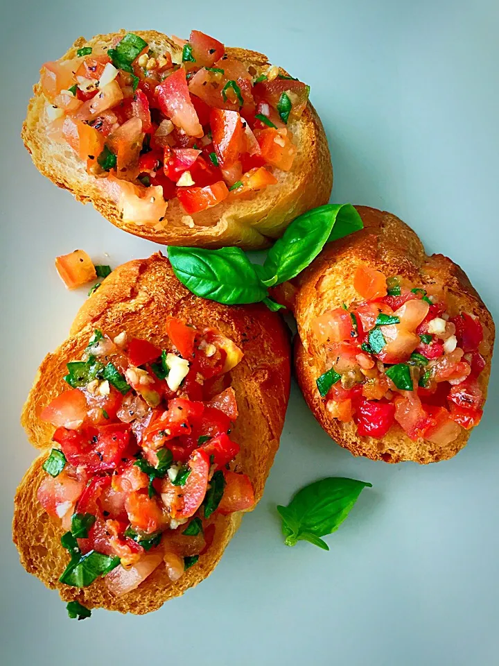 Bruschetta Tomatoes & Basil 🍃|Tari's Kitchenさん