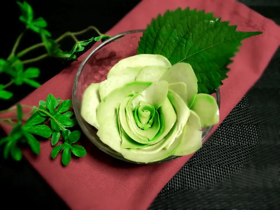 富士子🍒🐰🍓さんのピーラーで簡単
    アボカドの薔薇🌹|☆Yumi☆さん