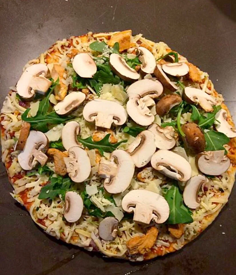 Arugula and bella mushroom pizza|🌺IAnneさん