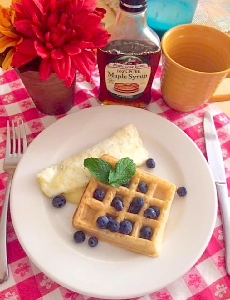 Belgian waffles and blueberry, & egg-white omelette|🌺IAnneさん