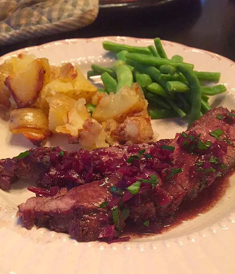 Flank Steak with Red Wine-Shallot Reduction|K Goodnessさん