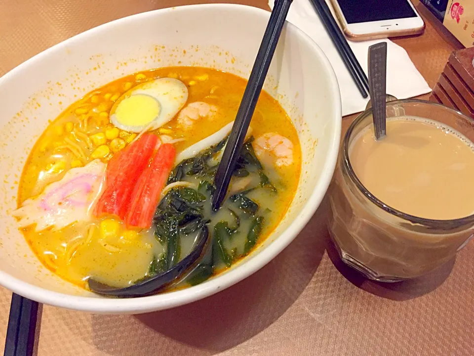 Seafood ramen in Tom yum kung & sago milk tea|Sky Blueさん