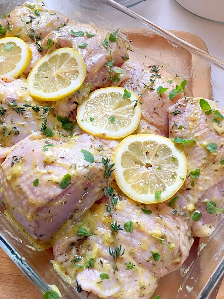 Lemon mustard chicken marinade with fresh thyme and oregano herbs|🌺IAnneさん