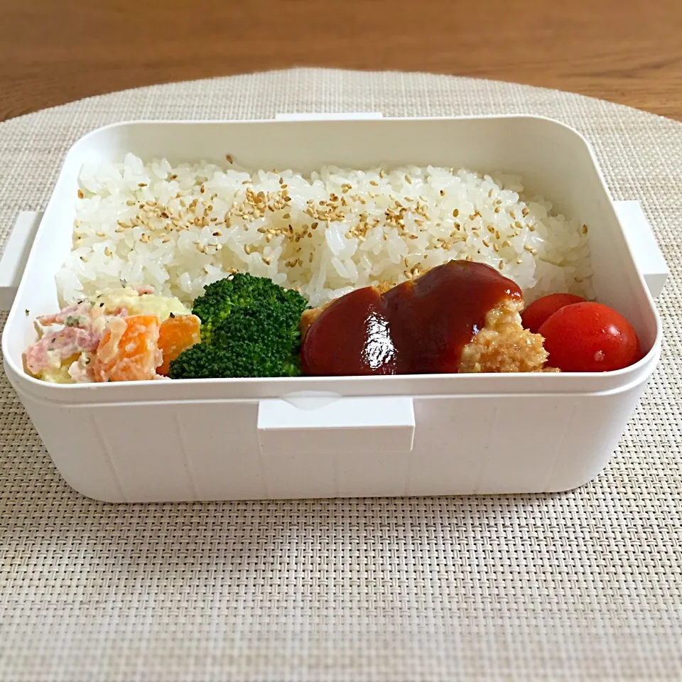 今日の旦那様お弁当(◍•ᴗ•◍)
鶏むねしそチーズ巻フライおべん|あさこさん