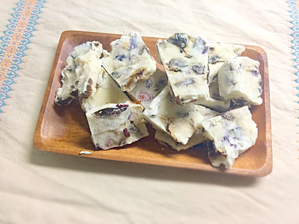 ヨーグルトバーク
greek yogurt w/ nuts n dried fruits|noixさん