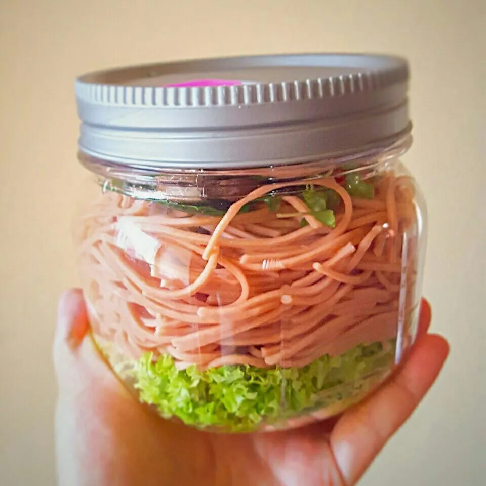 mason jar with a twist - organic sakura soba with honey soy pork loin with homegrown greens n dip #throwback|Chua Jeanさん