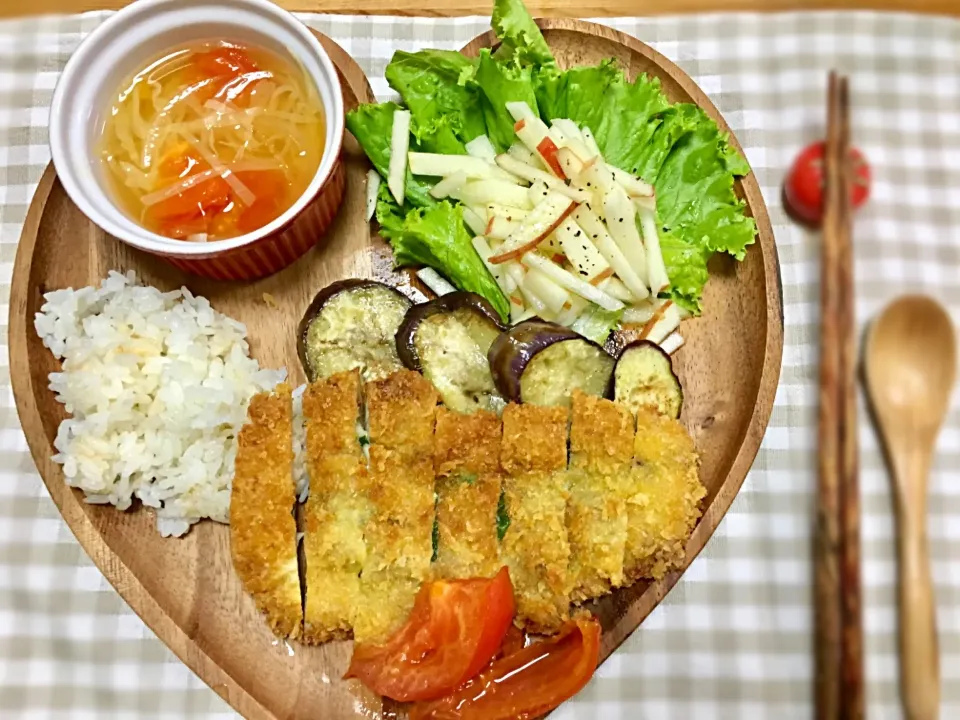 カフェ風プレートで❤︎ミルフィーユカツ、コンソメ野菜スープ、りんごのサラダ★★|Tsugumiさん