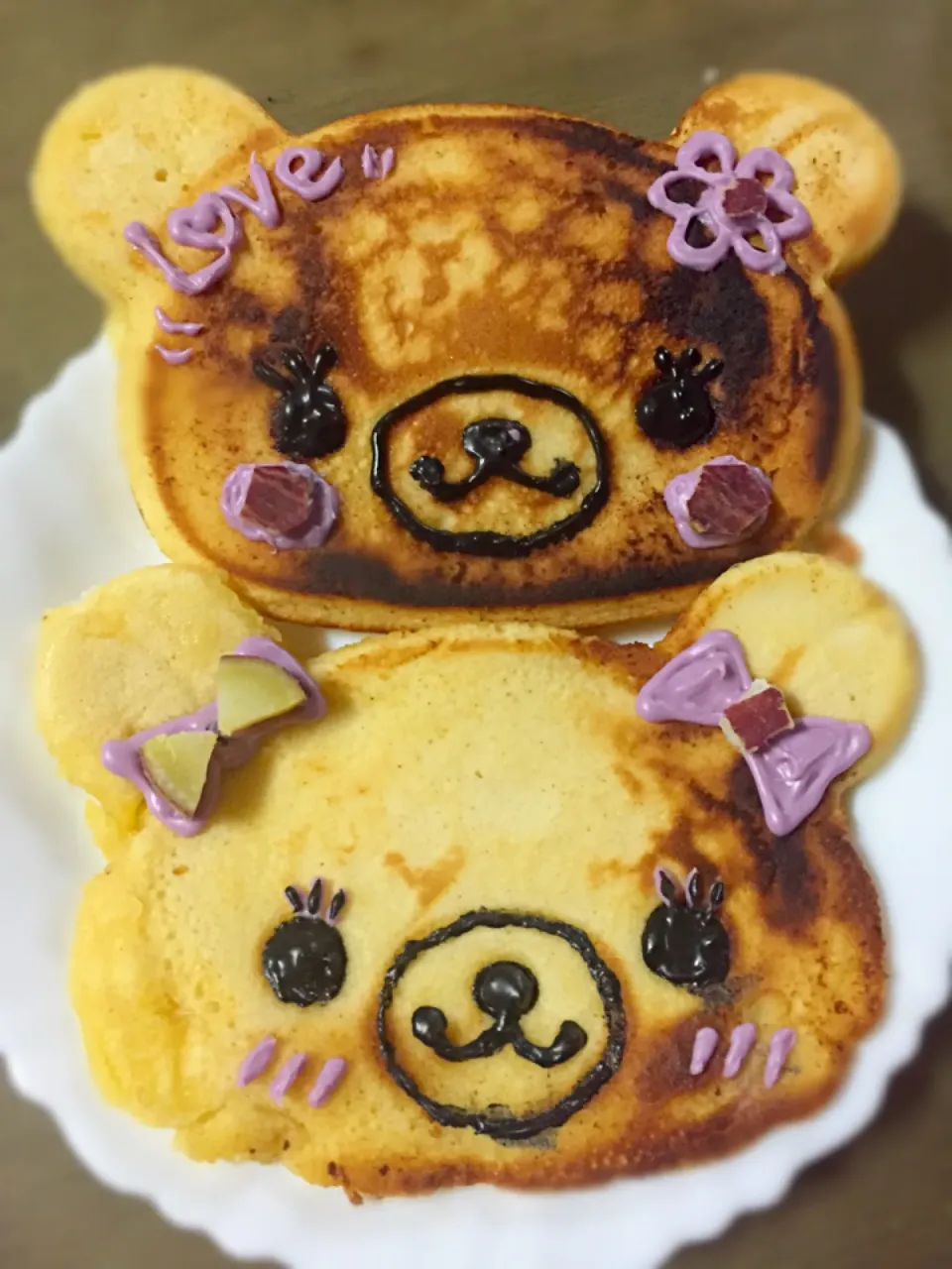 Snapdishの料理写真:残り物のチョコペンでリラクマパンケーキ😁|あちゃむ(*˘︶˘*).｡.:*♡さん