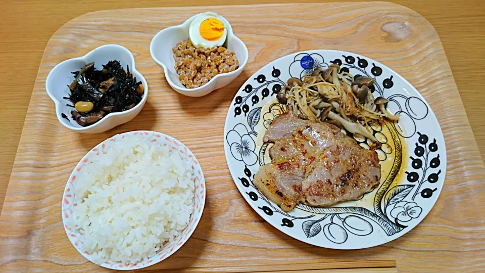 Snapdishの料理写真:豚ロースの塩麹漬け焼き|meさん