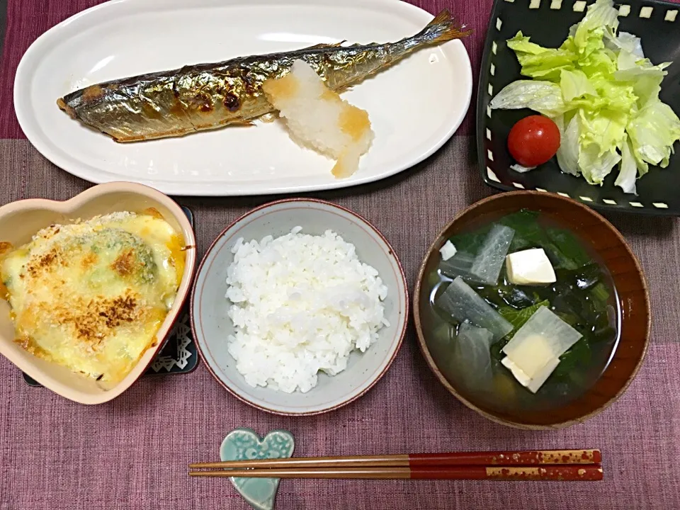 Snapdishの料理写真:今日の晩御飯。
秋刀魚、ねこおろしを添えて！
カボチャのグラタン
大根と小松菜のお味噌汁
グリーンサラダ|かずみさん