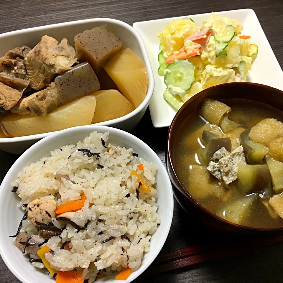 今日の夕食(ブリ大根、ポテトサラダ、ひじきごはん、茄子味噌汁)|なお。さん