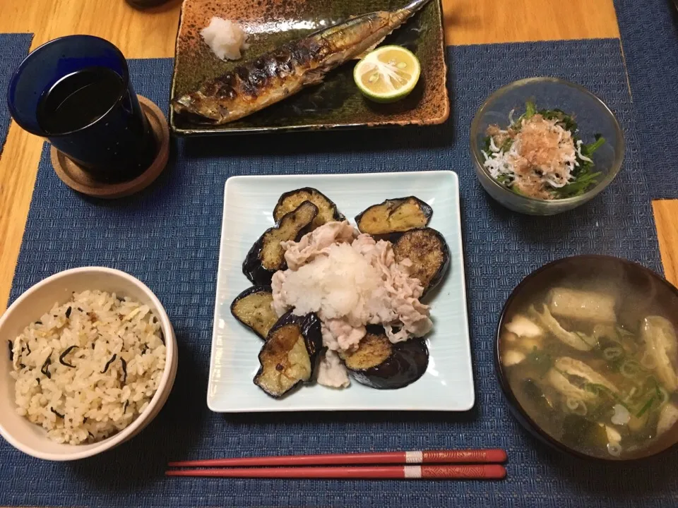 Snapdishの料理写真:今夜の夕食。
昨日のウニクリームパスタ用の残ってたウニで、ひじきウニご飯作ってみました！|大福ママさん