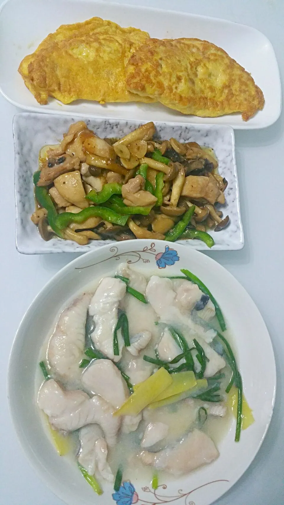 Snapdishの料理写真:Minced pork omelette😉teriyaki chicken shimeiji green pepper 😉sliced fish ginger stir fry 😥😍👄👅👅💋|🌷lynnlicious🌷さん