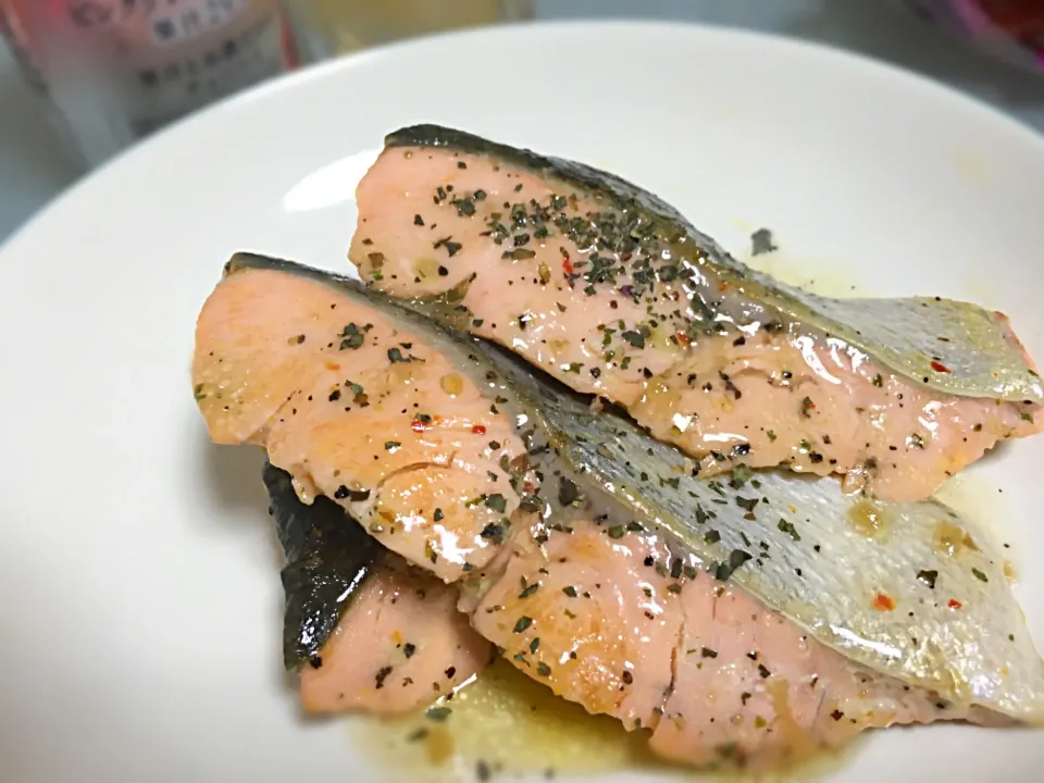 秋鮭のレモンペッパー焼き♪( ´▽｀)|みおみおさん