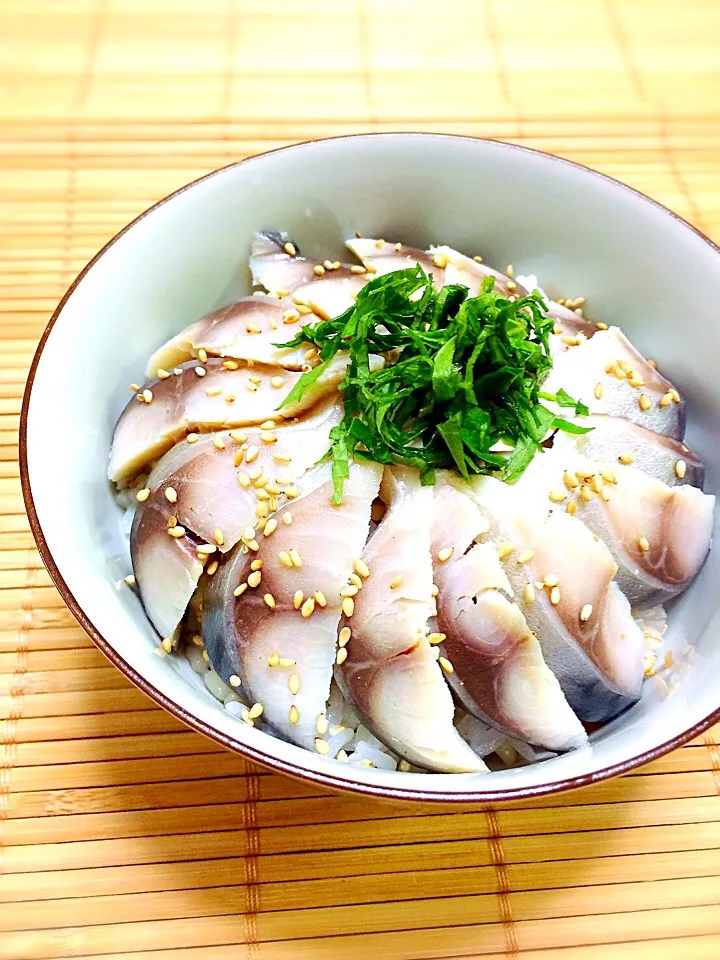 しめ鯖丼🐟|ブー吉さん