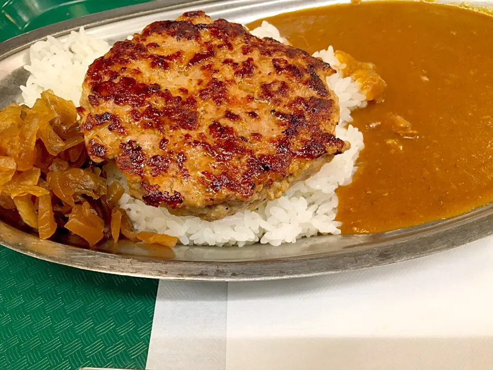 Snapdishの料理写真:ラッキーピエロハンバーグカレー|pipioujiさん