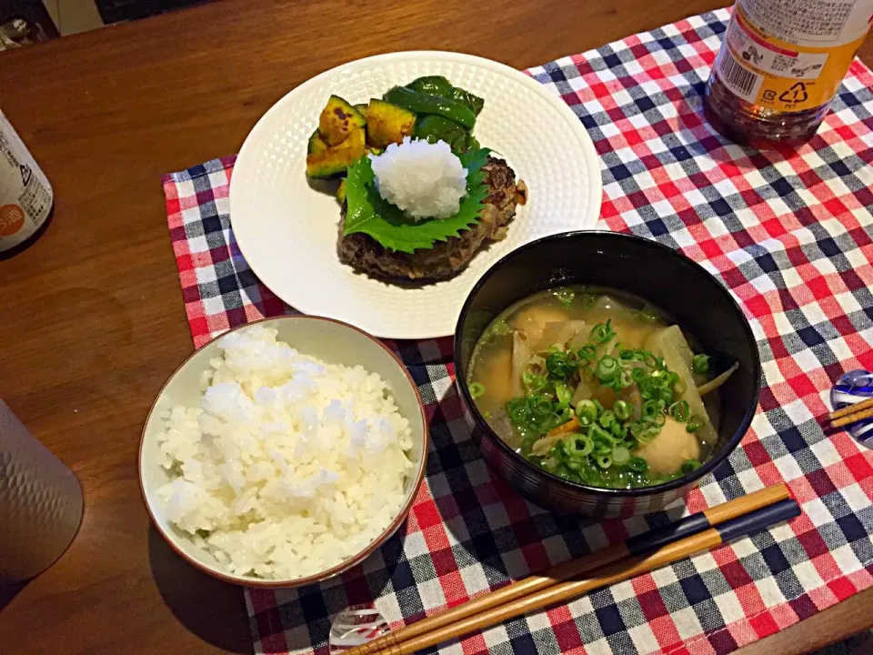 この前のご飯♡おろしハンバーグ、付け合せ野菜、豚汁、ご飯|未来さん