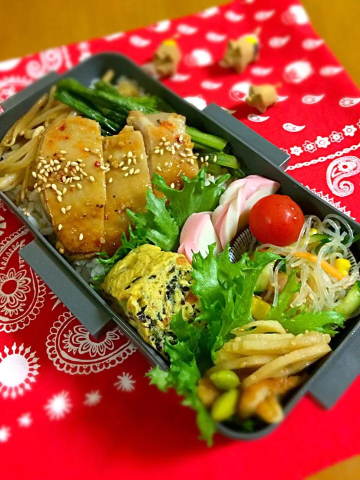 Snapdishの料理写真:息子君弁当🎶
チキンソテー
ひじき入卵焼き
レンコンきんぴら
春雨サラダ
かまぼこちゃん。|BooBooさん