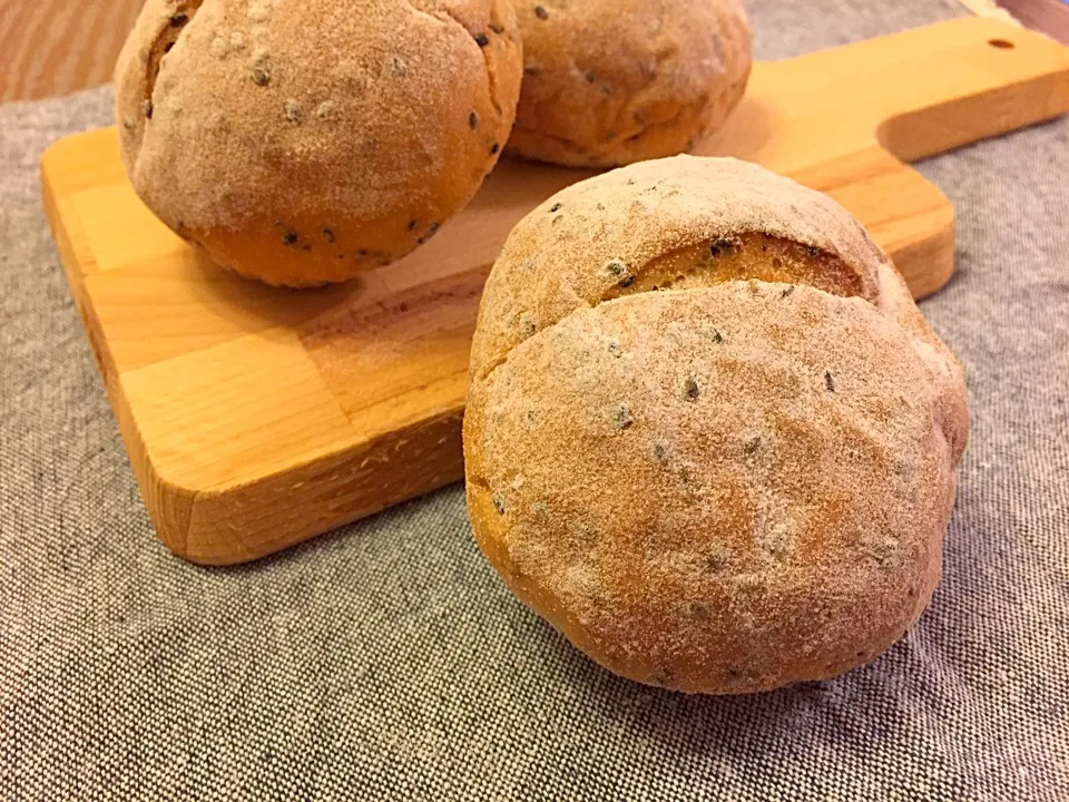 Snapdishの料理写真:ライスセサミブレッド🍞|Lilyさん