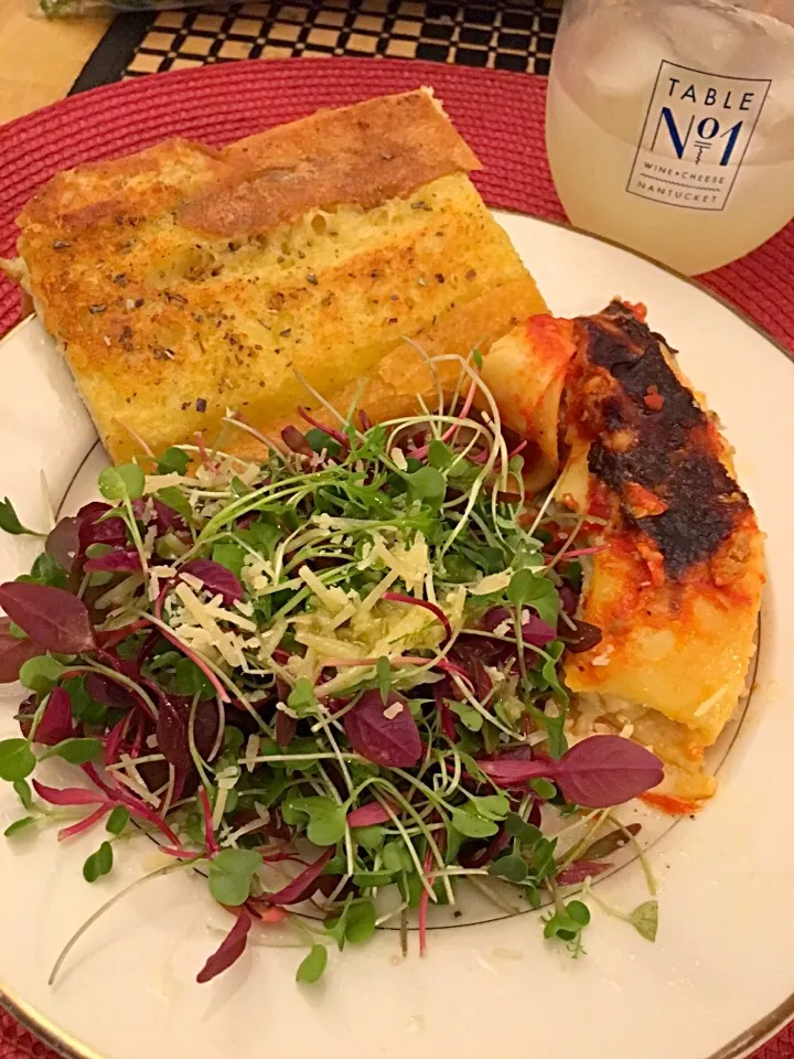 Microgreens salad, petite lasagne, & garlic bread|🌺IAnneさん