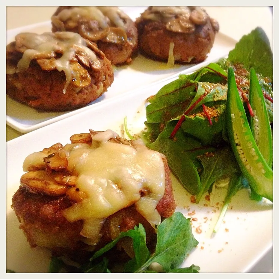 ソテーしたマッシュルームをのせてみました。Hamburger Steak|toyamadaさん