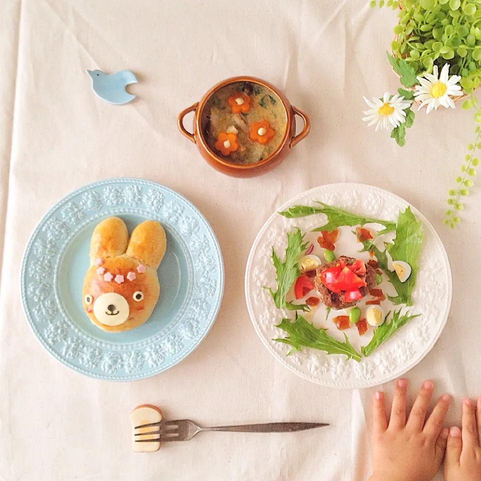 息子2歳朝ごはん☆ハンバーグは味ポンのジュレと野菜でさっぱりと☆|なほさん