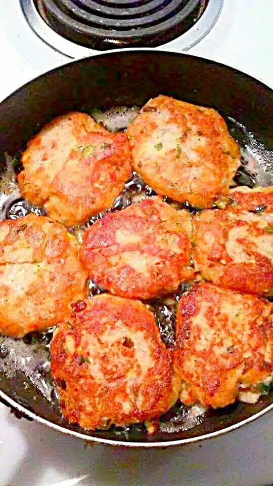 Salmon croquettes Cooked In Vegetable Oil|Sheila Harrisさん