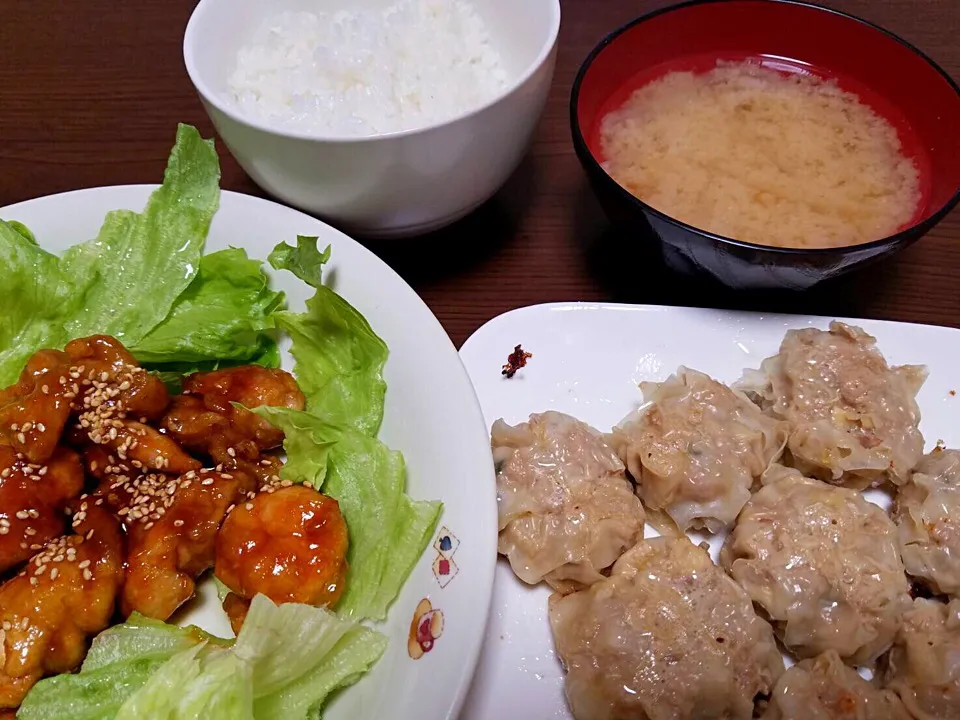 シュウマイ
甘辛チキン
ご飯
大根味噌汁
#晩ごはん#はじめてのシュウマイ|mamiさん