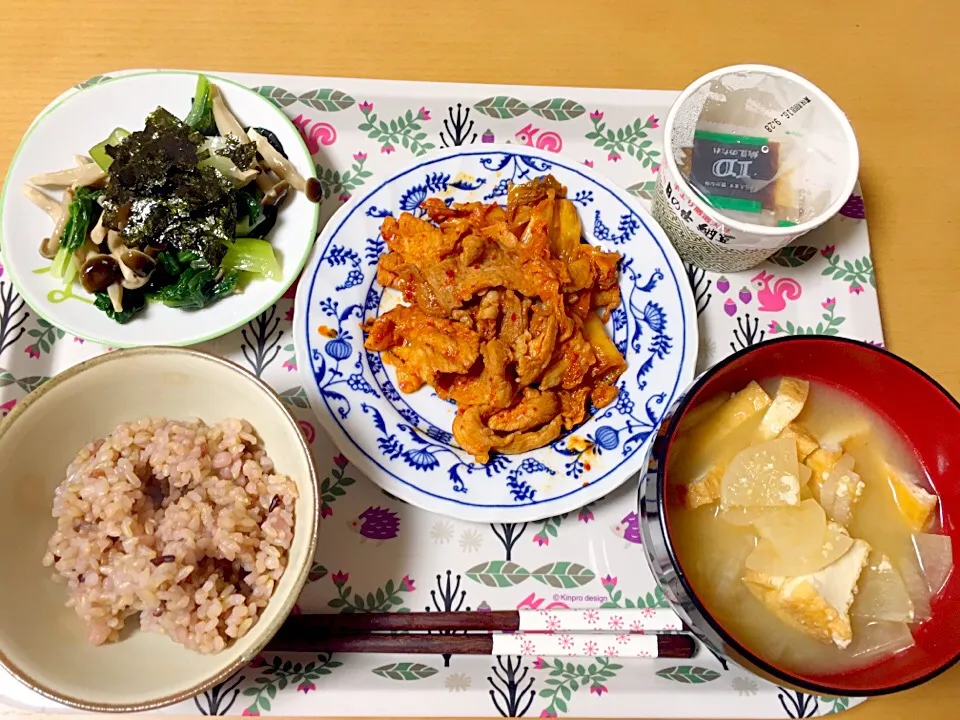 9月21日
豚キムチ
青梗菜ときのこの和え物海苔のせ
納豆
厚揚げと大根の味噌汁
玄米|あちゃんみんさん