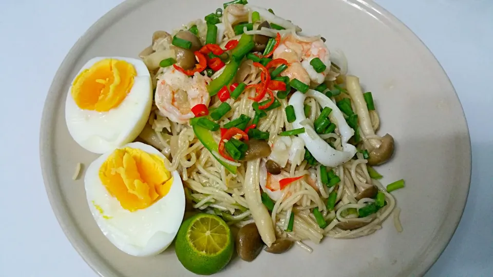 Stir fry seafood somen 😉😋👄👅👅👅💋💋💋
1st time cooking 😃|🌷lynnlicious🌷さん