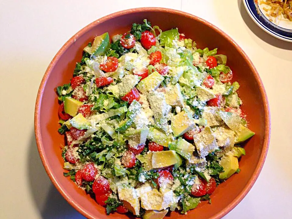 Kale, grape tomatoes, & avocado salad|🌺IAnneさん