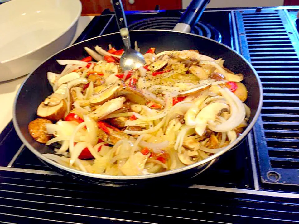 Caramelized onions, mushrooms, red bellpepper|🌺IAnneさん