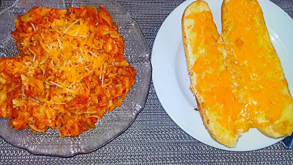 Turkey Pasta with Garlic Cheese Loaf|Juan Simmsさん