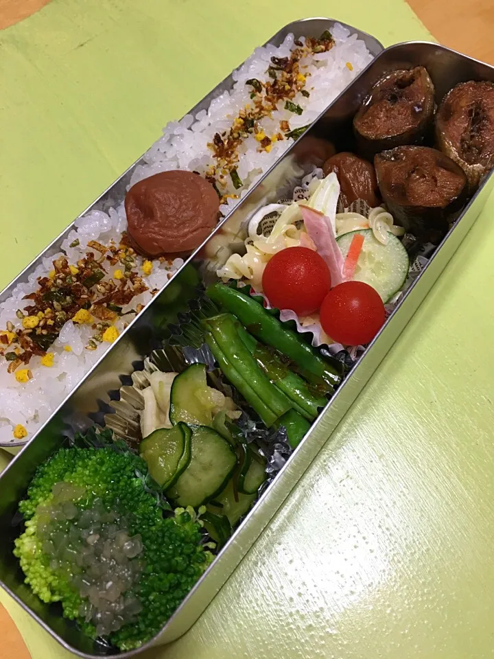 さんまの梅煮 マカロニサラダ インゲンのおかか和え きゅうりと大根の塩こぶ漬け ブロッコリー弁当。|Kumiko Kimuraさん