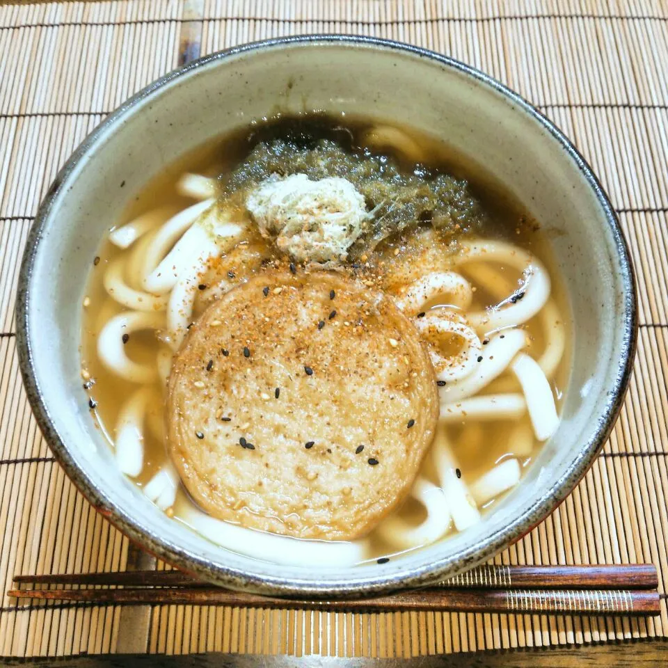 Snapdishの料理写真:朝うどん
   まる天、とろろこんぶ😋|miimiさん