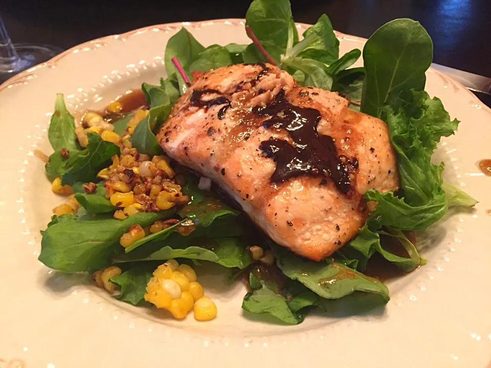 Snapdishの料理写真:Roast Salmon with Balsamic Reduction, Charred Corn and Mache|K Goodnessさん