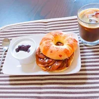 アップルパイシナモンのベーグルサンド🍞
朝食🍽|natsuさん