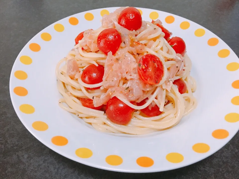 Snapdishの料理写真:トマトと生ハムの冷製パスタ🍝|あゆさん