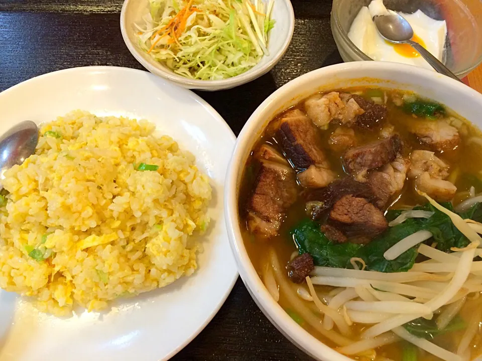 牛肉麺と炒飯のセット|トリさん