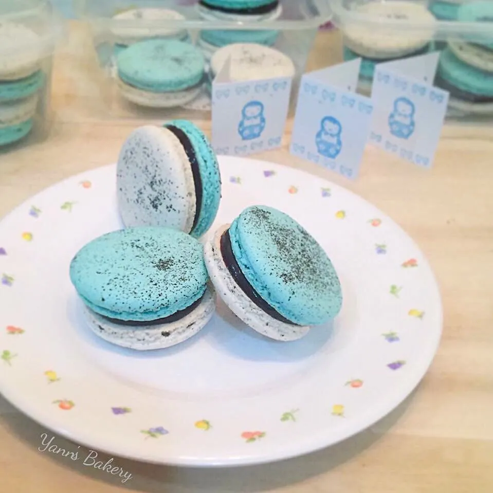 Earl Grey Tea Macarons with Chocolate Ganache.
チョコレートガナッシュとアールグレイマカロン。|Yannさん