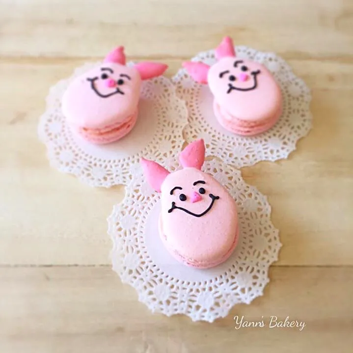 Snapdishの料理写真:Piglet Macarons with Strawberry Buttercream
ストロベリーバタークリームとピグレットマカロン|Yannさん