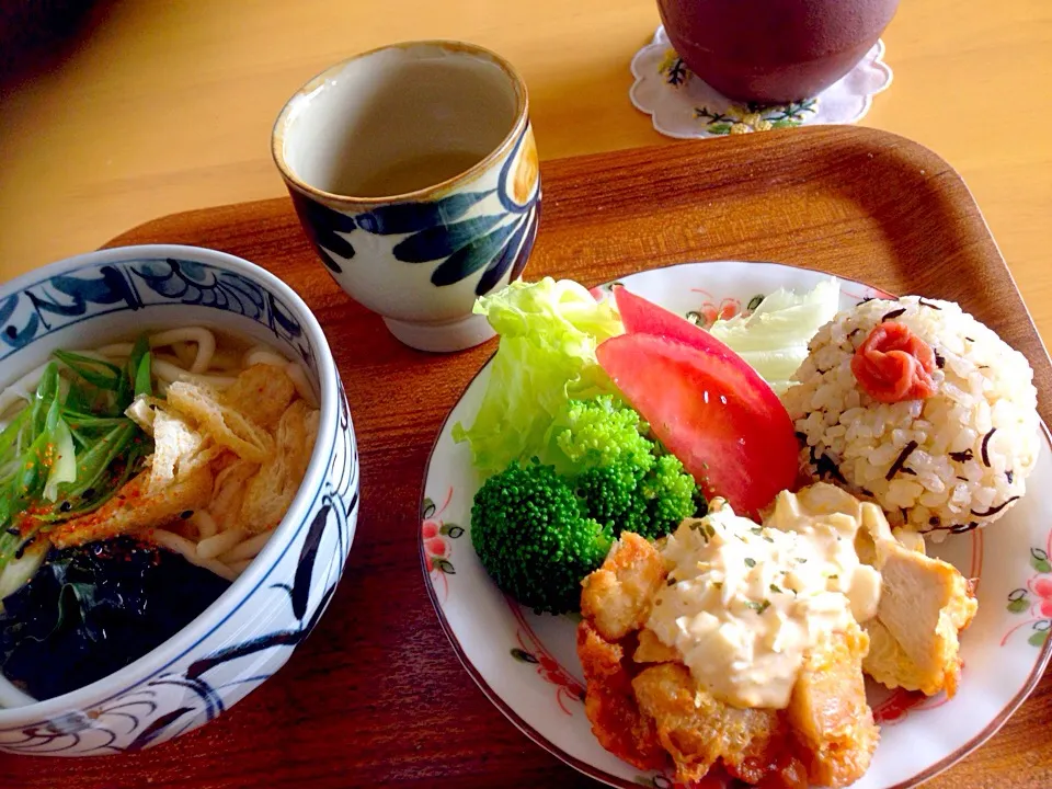 ランチ〜(*^^*)
うどんとひじき玄米むすび
チキン南蛮|愛ママさん