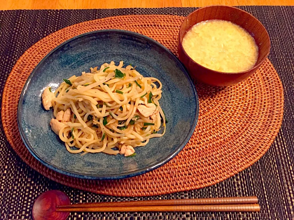 Snapdishの料理写真:鶏ささみとニラの醤油焼きそば|maikoさん